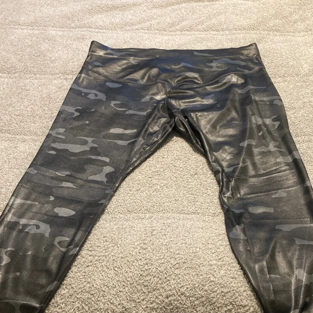 Nike Black and Gray Camouflage Leggings